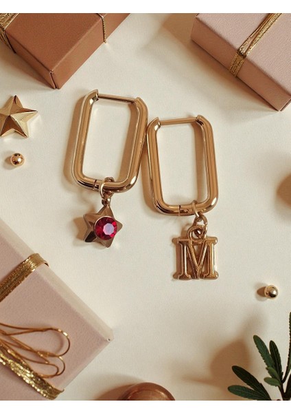 Kırmızı Çelik Yıldız ve Harf Charm'lı Dikdörtgen Çelk Küpe