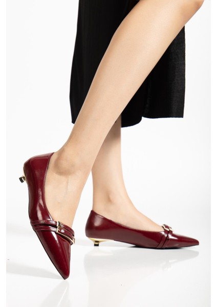 Kadın Kısa Topuklu Ayakkabı Bordo Rugan Minik Ökçeli Bantlı fiyatları