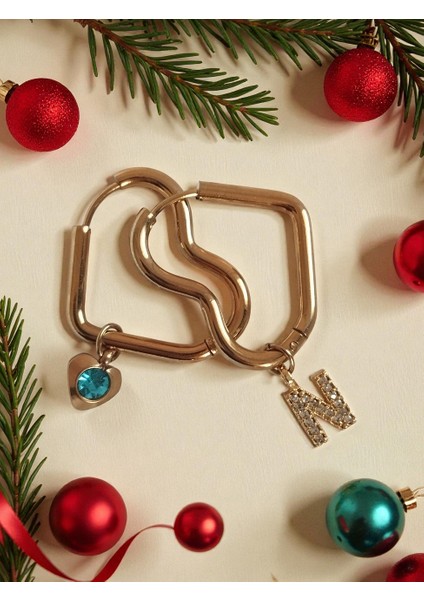 Harf ve Mavi Zirkon Kalp Charmlı Çelik Kalp Küpe