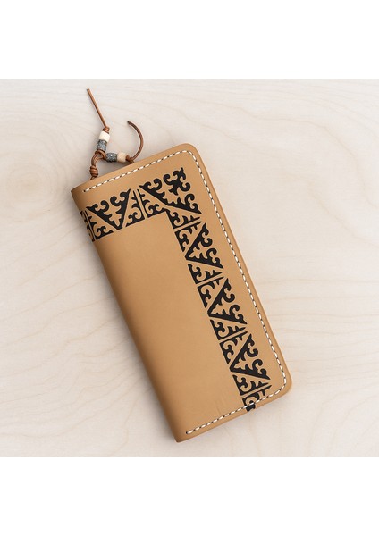 El Yapımı Hakiki Kahverengi Deri Erkek Cüzdan - Türk Halısı Desenli Yakma Sanatı Vegetable-Tanned Dana Derisi - Kültürel ve Sanatsal El Işçiliği Tasarım