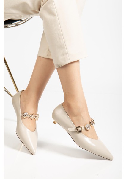 Kadın Kısa Topuklu Aykkabı Bej Rugan Baretli Minik Ökçe fiyatları