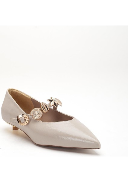 Kadın Kısa Topuklu Aykkabı Bej Rugan Baretli Minik Ökçe fırsatları