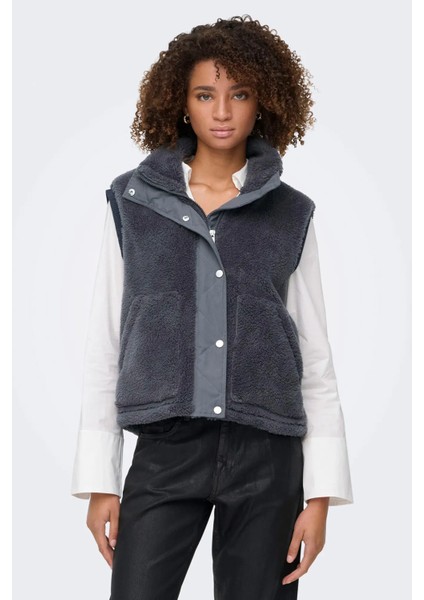 Onlbari Regular Fit Dik Yaka Cepli Peluş Yelek Bayan Yelek 15358902