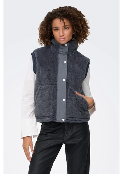 Onlbari Regular Fit Dik Yaka Cepli Peluş Yelek Bayan Yelek 15358902 fiyatları