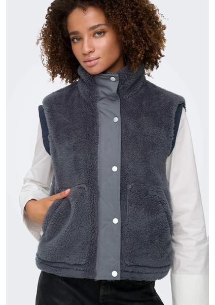 Onlbari Regular Fit Dik Yaka Cepli Peluş Yelek Bayan Yelek 15358902 fırsatları