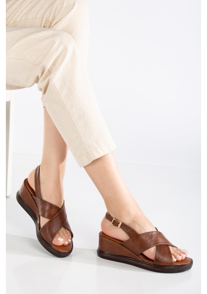 Kadın Dolgu Topuklu Ayakkabı Sandalet Taba Çapraz Bantlı Suni Deri