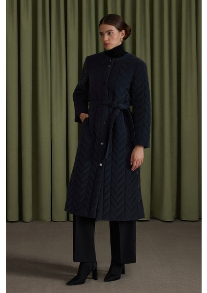 Yanları Çıtçıt ve Yırtmaç Detaylı Kapitone Mont