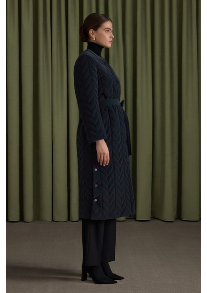 Yanları Çıtçıt ve Yırtmaç Detaylı Kapitone Mont modelleri