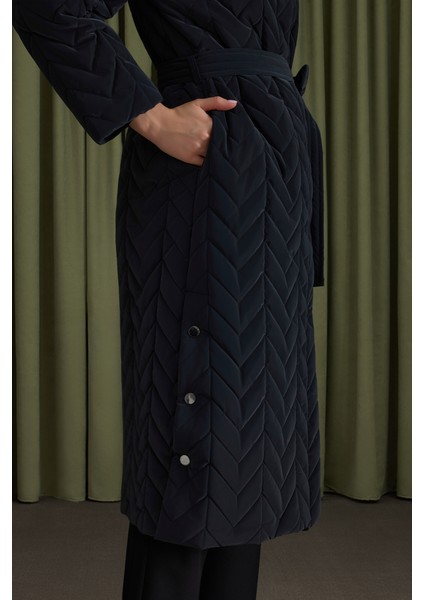 Yanları Çıtçıt ve Yırtmaç Detaylı Kapitone Mont indirimleri