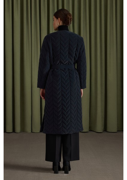 Yanları Çıtçıt ve Yırtmaç Detaylı Kapitone Mont