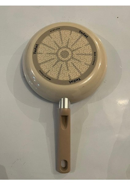 Titanyum Difüzyon Tabanlı 24 cm Tava fiyatları