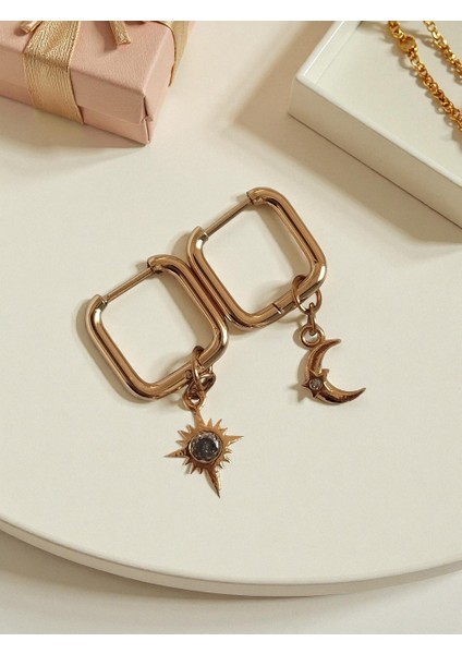 Zirkon Taşlı Kutup Yıldızı ve Ay Charmlı Kare Çelik Küpe