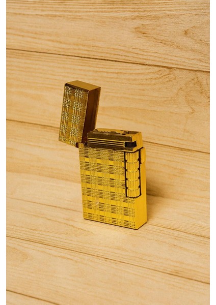 Lüks Çift Fonksiyonlu Taşlı & Pürmüzlü Metal Zppo Çakmak – Altın Desenli Özel Seri