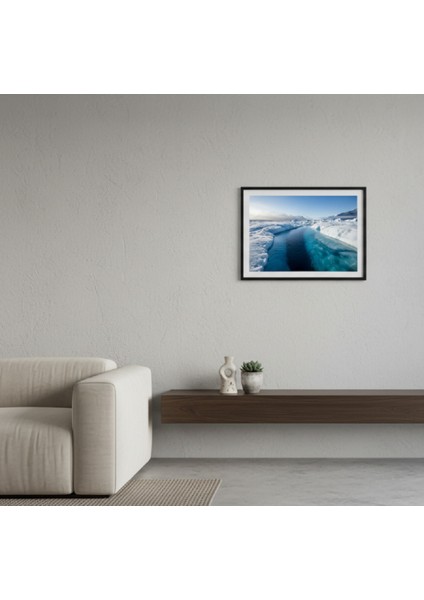 Buzul Gölü ve Turkuaz Su Çerçeveli Tablo | Arktik Manzaralı Mavi Beyaz Tonlarda Tablo modelleri