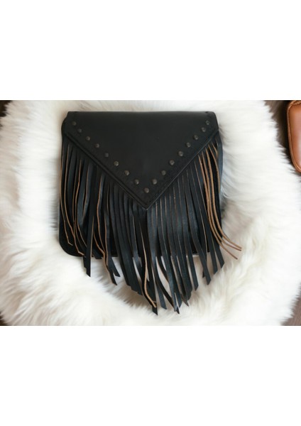 El Yapımı Hakiki Deri Püskül Detaylı Kadın Omuz Çantası | Zımbalı Bohem Tarz Gerçek Dana Derisi Tasarımı