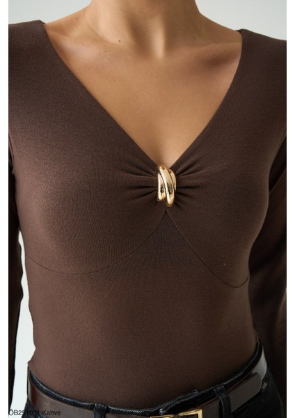 Kahve Kalp Yaka Gold Toka Detaylı Bluz modelleri