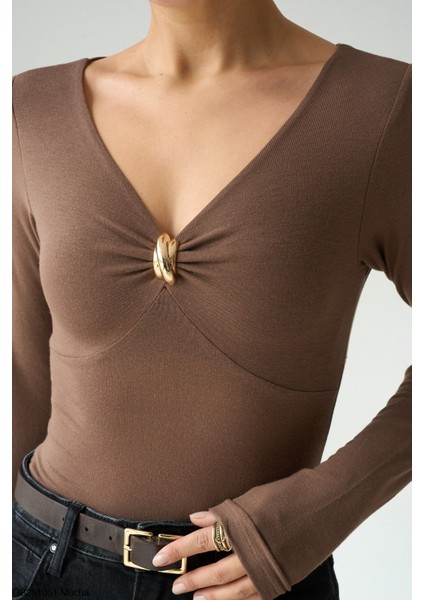 Kahve Kalp Yaka Gold Toka Detaylı Bluz fırsatları