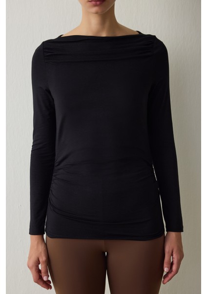 Siyah Kayık Yaka Uzun Kollu Üst