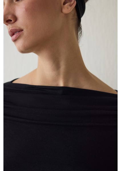 Siyah Kayık Yaka Uzun Kollu Üst