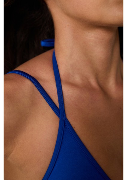 Lapis Minimal Kesim Bağlama Detaylı Mavi Bikini Üstü