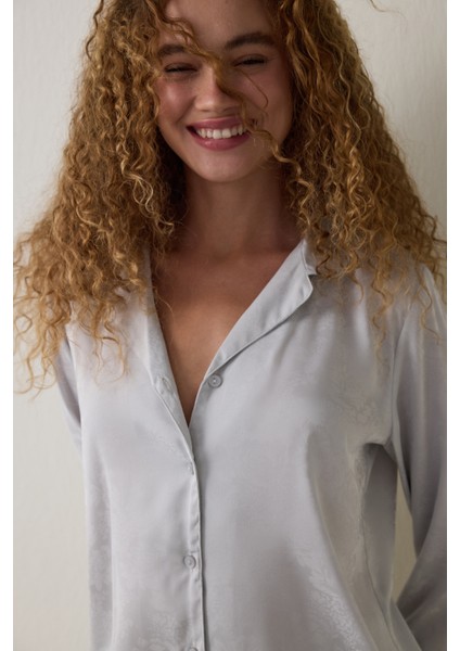 Açık Gri Roses Saten Uzun Kollu Gömlek Yaka Pijama Takımı