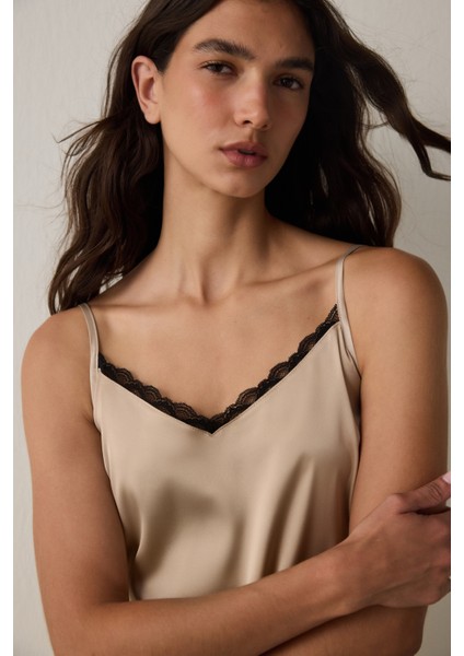 Bej Concept Dantelli Saten V Yaka Ayarlanabilir Askılı Pijama Takımı