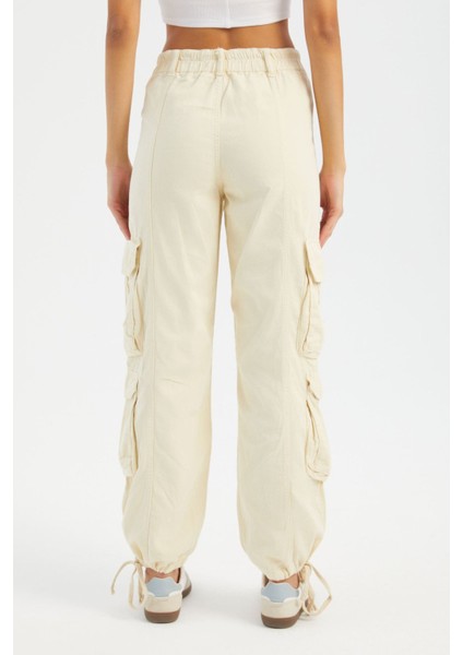 Kadın Orta Bel Fermuarlı Cargo Pantolon Beyaz