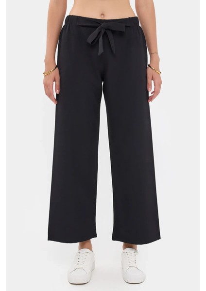 Kadın Yayak Ayak Çizgili Pantolon, İpe Bağlama Detayı ile Siyah