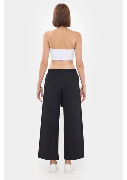 Kadın Yayak Ayak Çizgili Pantolon, İpe Bağlama Detayı ile Siyah