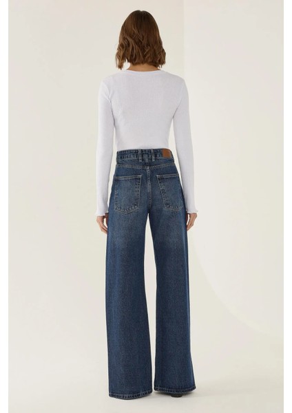 Kadın Orta Bel Yarık Detaylı Düz Bacak Kot Pantolon Koyu Mavi Denim