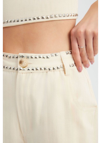 Kadın Yüksek Bel Detaylı Düzenli Kesim Pantolon Beyaz