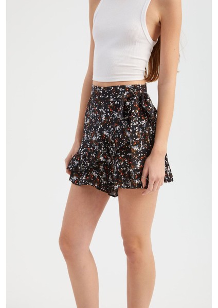Kadın Kemer Detaylı Çiçek Desenli Yüksek Bel Şort Siyah