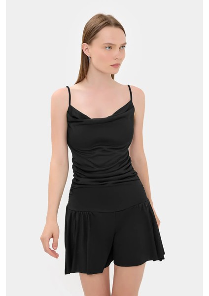 Kadın Kırışık Detaylı İnce Askılı Dokuma Tulum Siyah