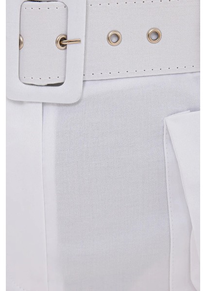 Kadın Cebi ve Kuşak Detaylı Pamuk Yüksek Bel Şort Beyaz