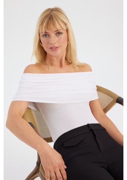 Kadın Düz Omuz Detaylı Üst Beyaz