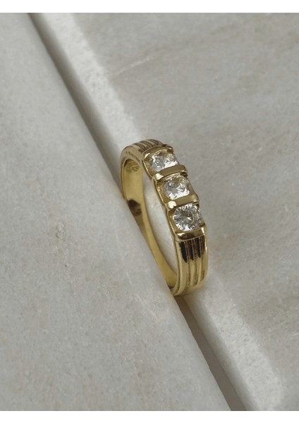 Üç Parlak Taşlı Gold Yüzük fiyatları