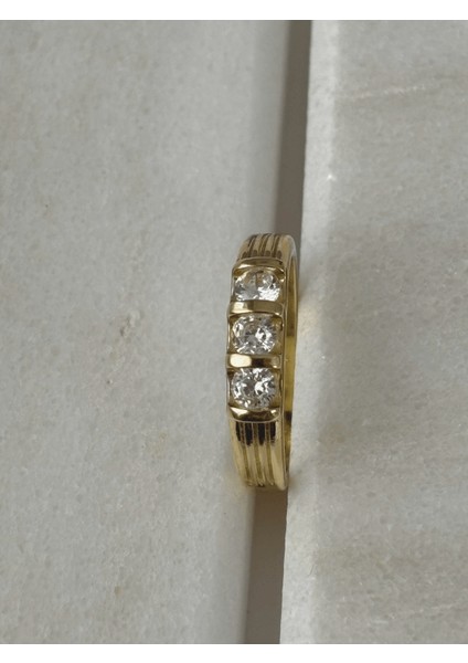 Üç Parlak Taşlı Gold Yüzük fırsatları