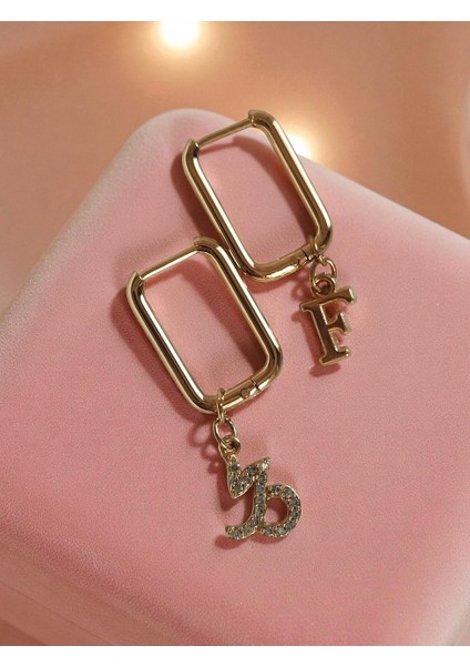 Oğlak Burcu ve Harf Charmlı Dikdörtgen Çelik Küpe