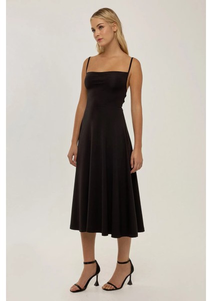 Kadın Düz Kesim Askılı Maxi Elbise Siyah