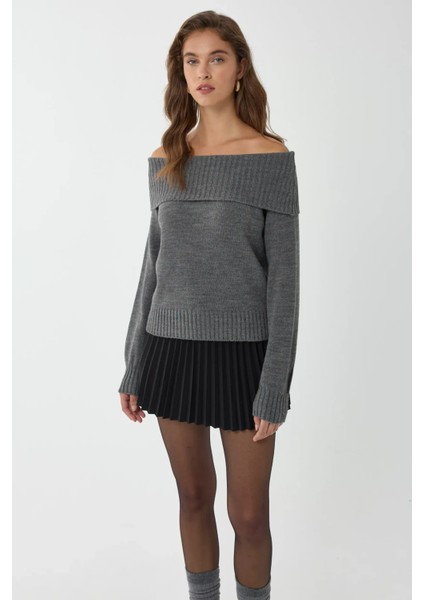 Kadın Madonna Yakalı Örme Kazak Gri