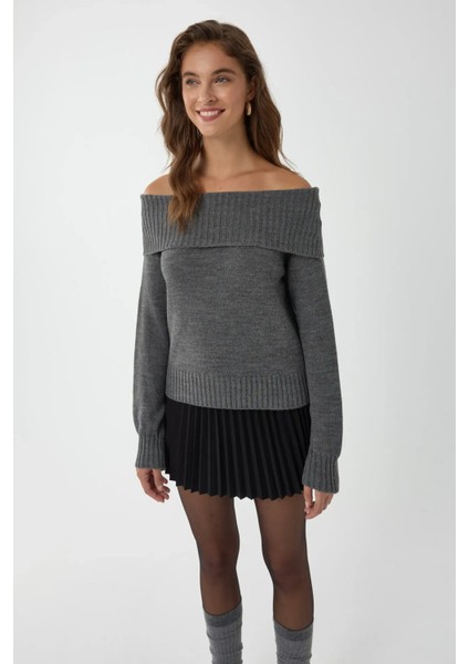 Kadın Madonna Yakalı Örme Kazak Gri