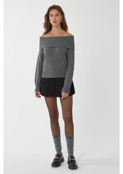 Kadın Madonna Yakalı Örme Kazak Gri