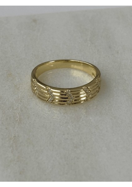 Ok Şekilli ve Taşlı Gold Yüzük