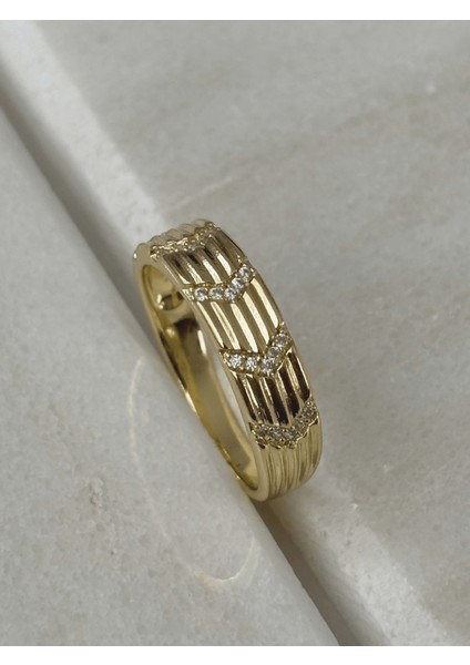 Ok Şekilli ve Taşlı Gold Yüzük fiyatları