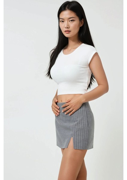 Kadın Yırtmaç Detaylı Çizgili Mini Şort Etek Gri