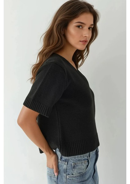Kadın Kısa Kollu V-Yaka Örgü Kazak Siyah