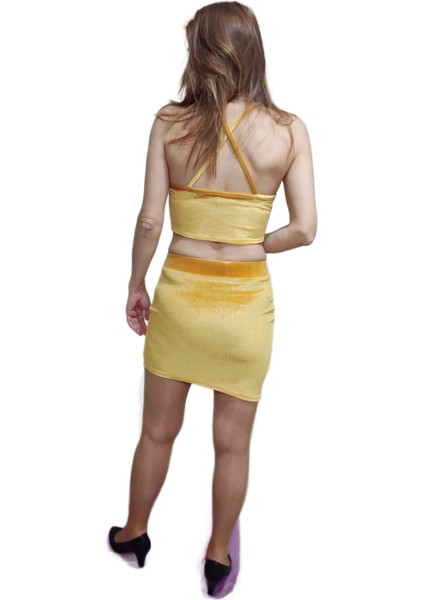 2'li Hardal Renk Düz Kadife Yüksek Bel Asimetrik Kesim Mini Etek Çapraz Askılı Crop modelleri