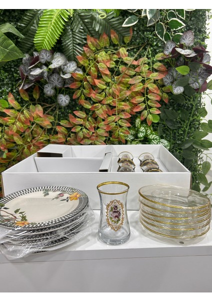 Gül Motifli Çay Seti 18 Parça