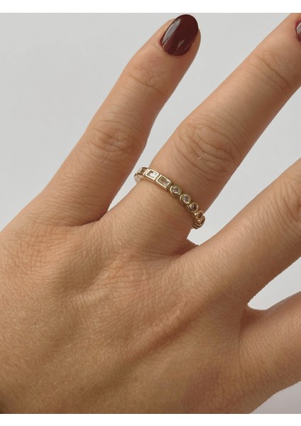 Daire ve Dikdörtgen Şekilli Taşlı Gold Yüzük modelleri