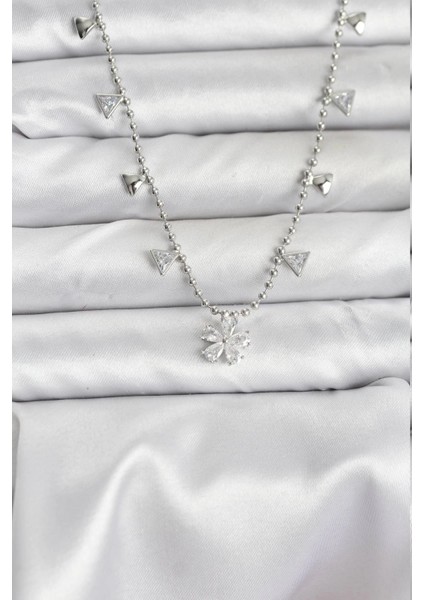 Pirinç Gümüş Renk Zirkon Taşlı Çiçek Model Kadın Kolye - TJ-BKO10652